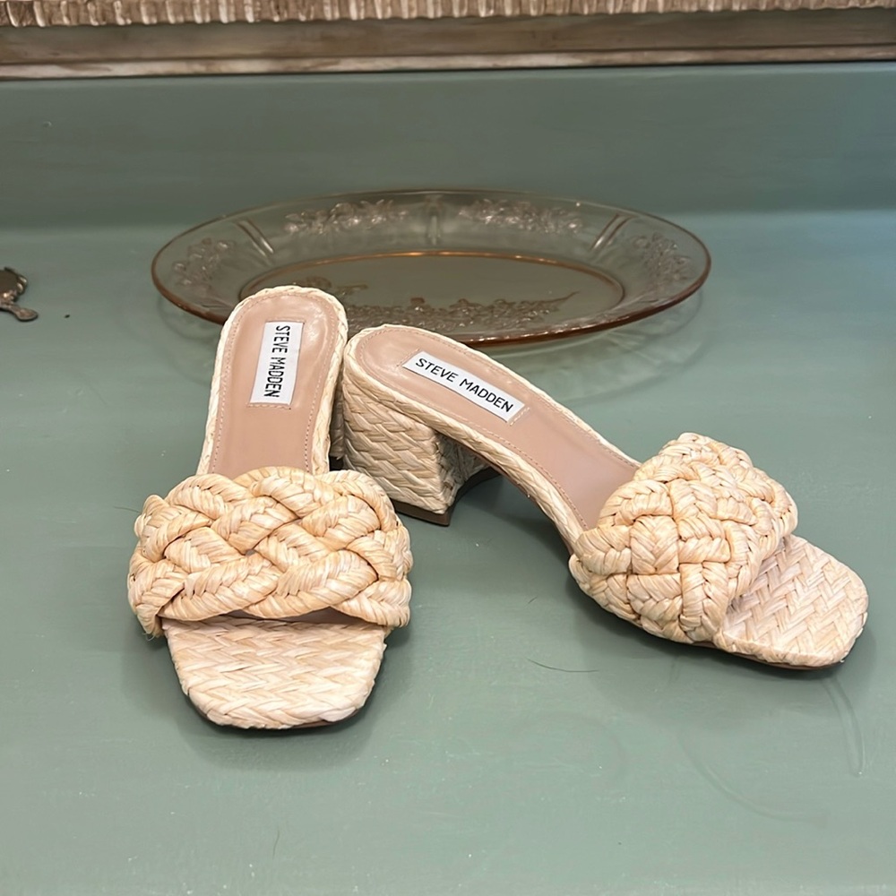 Steve Madden summer shoes; size 6.
